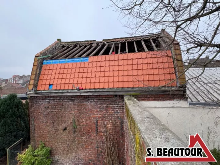  ronchin Découvrez la rénovation complète d’une toiture en tuiles à Ronchin réalisée avec soin. Un chantier mené à bien avec professionnalisme, de l’évaluation à la satisfaction totale de notre cliente.